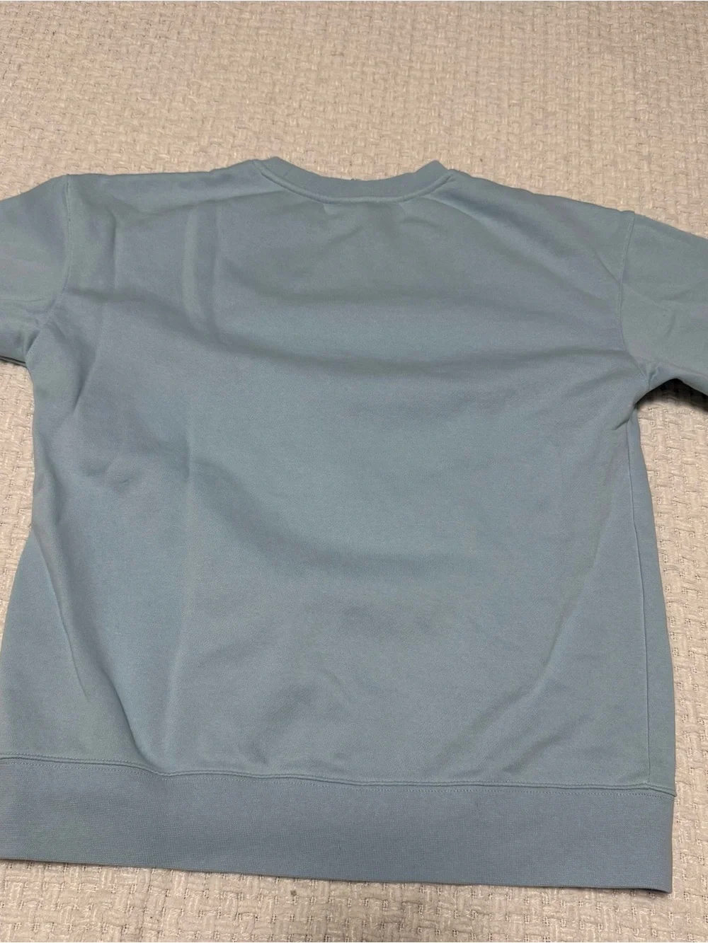 Nike big kids (girls) crewneck sweatshirt, size large. Color- Ocean Bliss